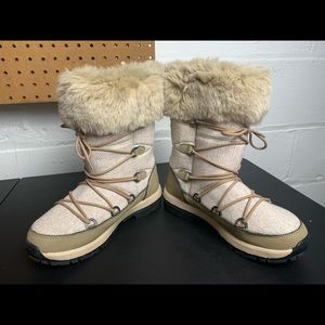 Bearpaw Waterproof Boots - Women’s Size 6 - White, Snow, Faux Fur